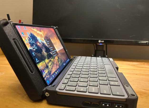 Logitech показала продвинутую док-станцию с дисплеем Logi Dock Flex