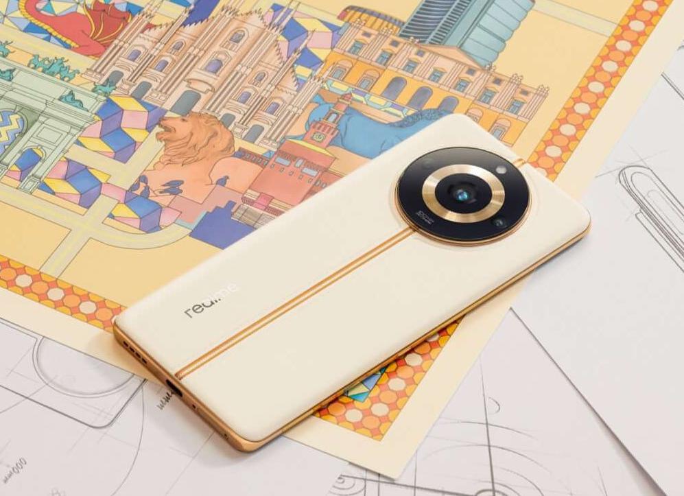 В России начались продажи Realme 11 Pro и 11 Pro+ с дизайном «под кожу»