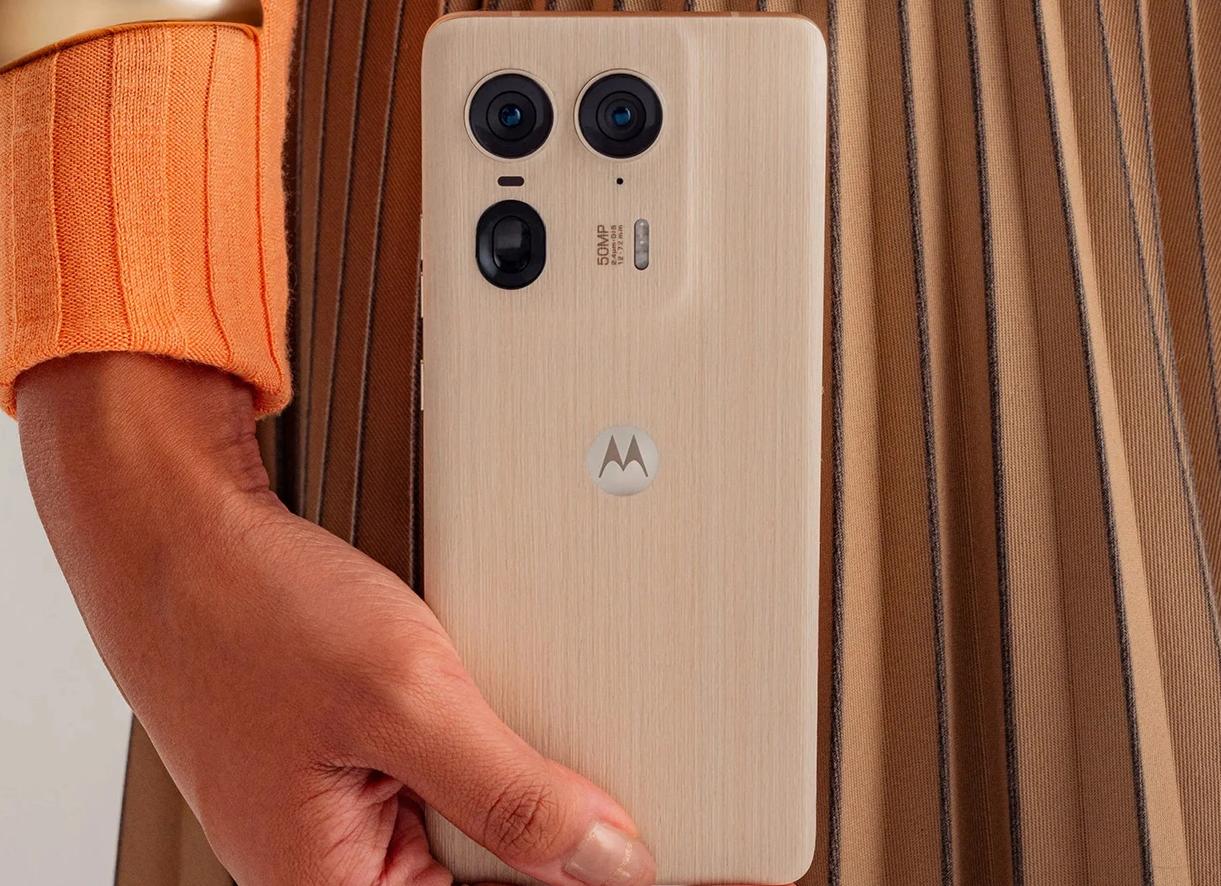 Motorola показала флагманский смартфон Edge 40 Pro с экраном 165 Гц