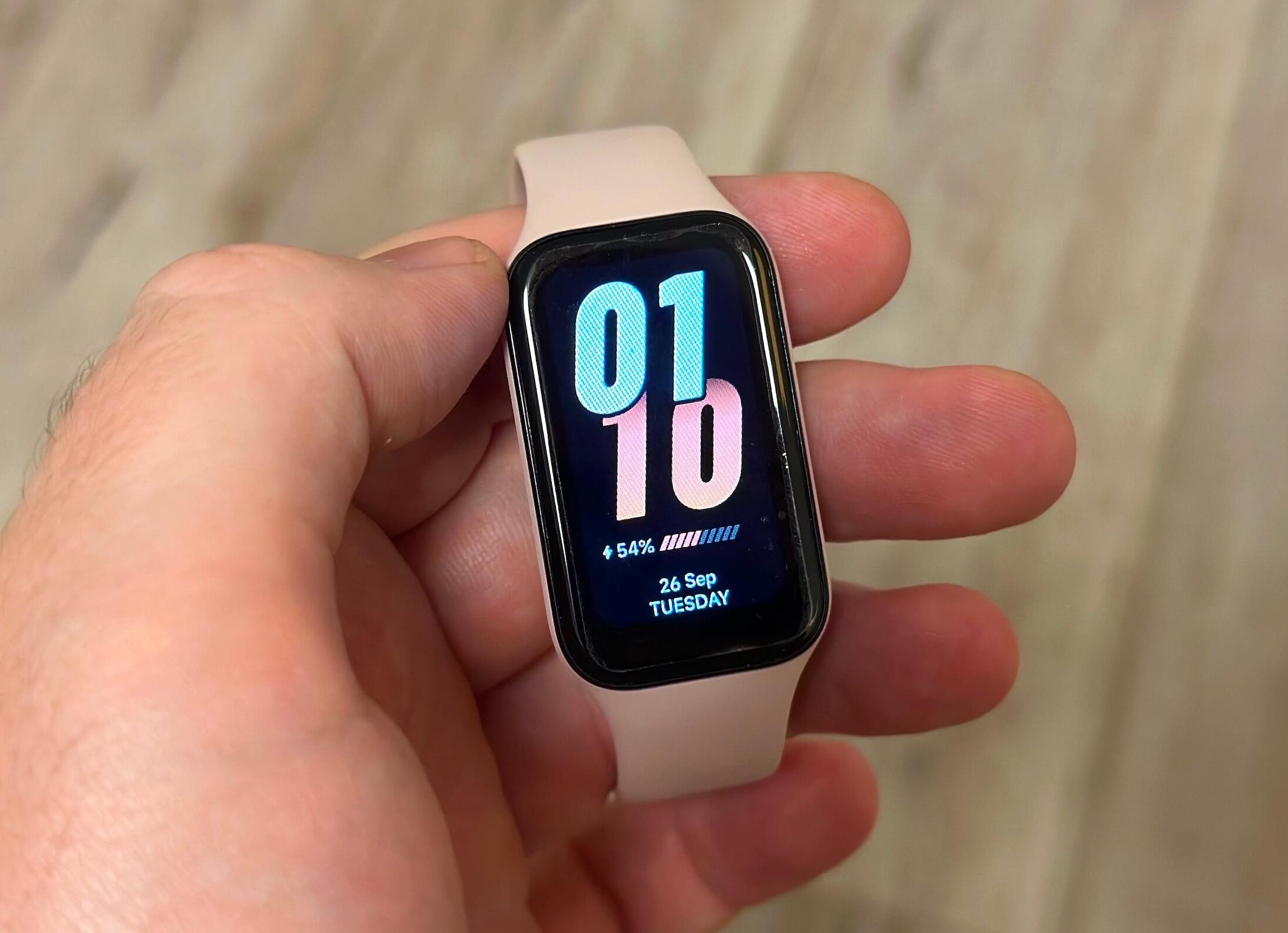 Xiaomi представила фитнес-браслет Smart Band 8 — теперь это стильный аксессуар