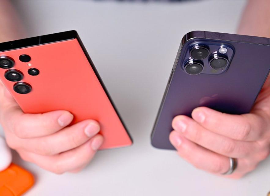 В России рухнули продажи флагманских смартфонов Apple и Samsung